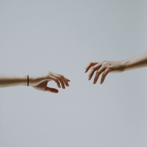 reach-us-intro-right